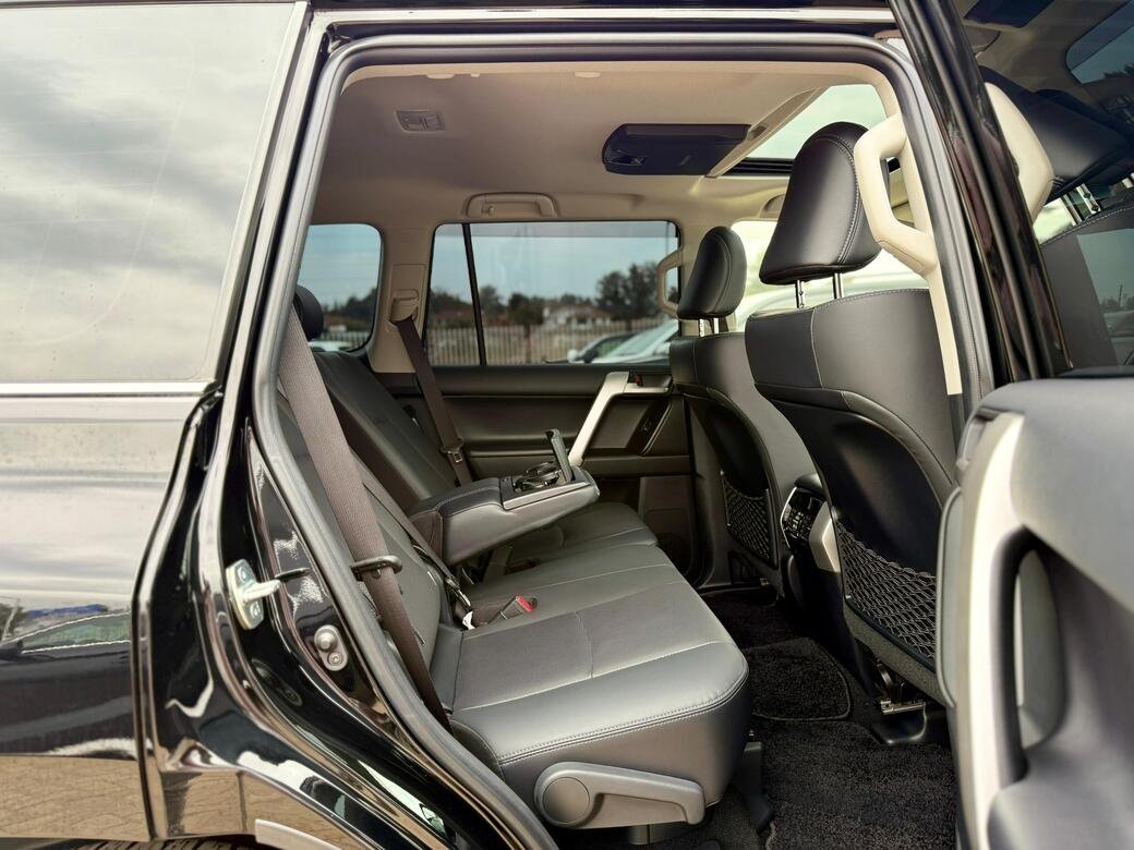 TOYOTA LAND CRUISER PRADO TZG thumbnail 7