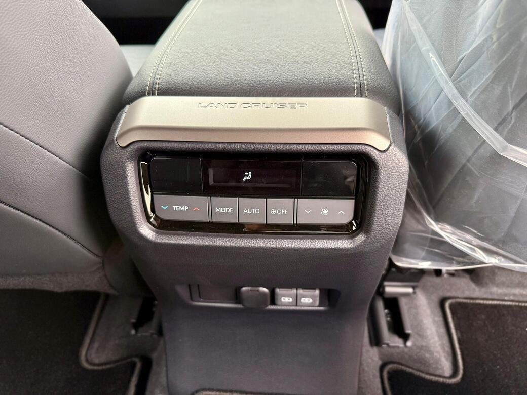 TOYOTA LAND CRUISER PRADO J250 thumbnail 12