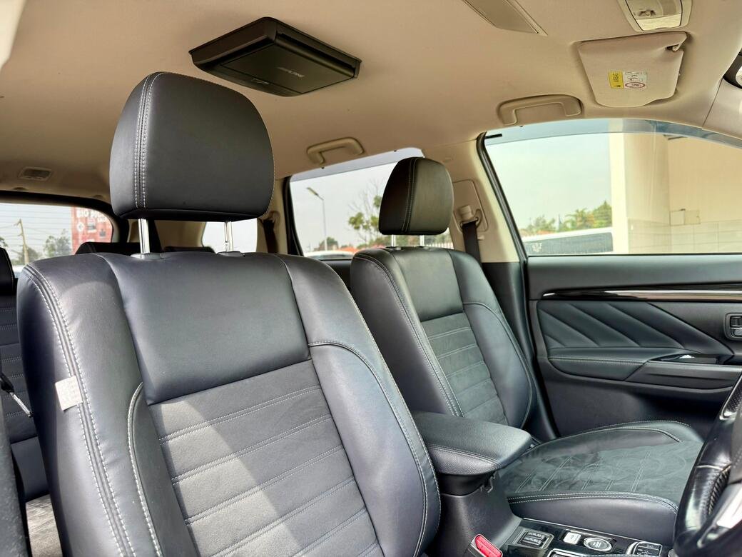 MITSUBISHI OUTLANDER PHEV thumbnail 7