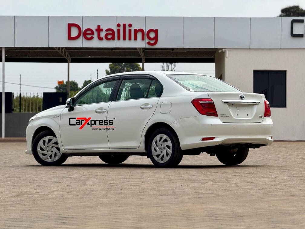 TOYOTA AXIO HYBRID thumbnail 3
