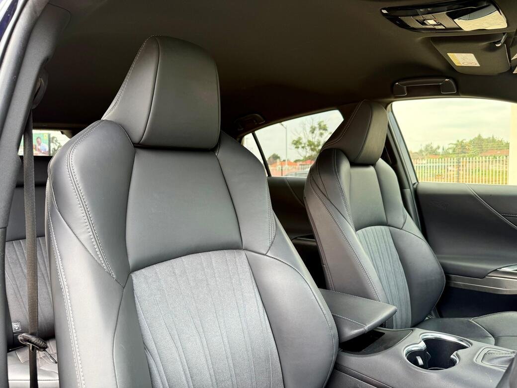 TOYOTA HARRIER HYBRID thumbnail 8