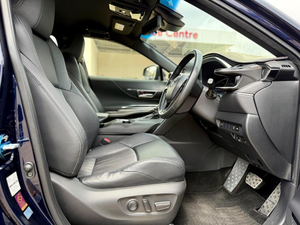 TOYOTA HARRIER HYBRID thumbnail 7