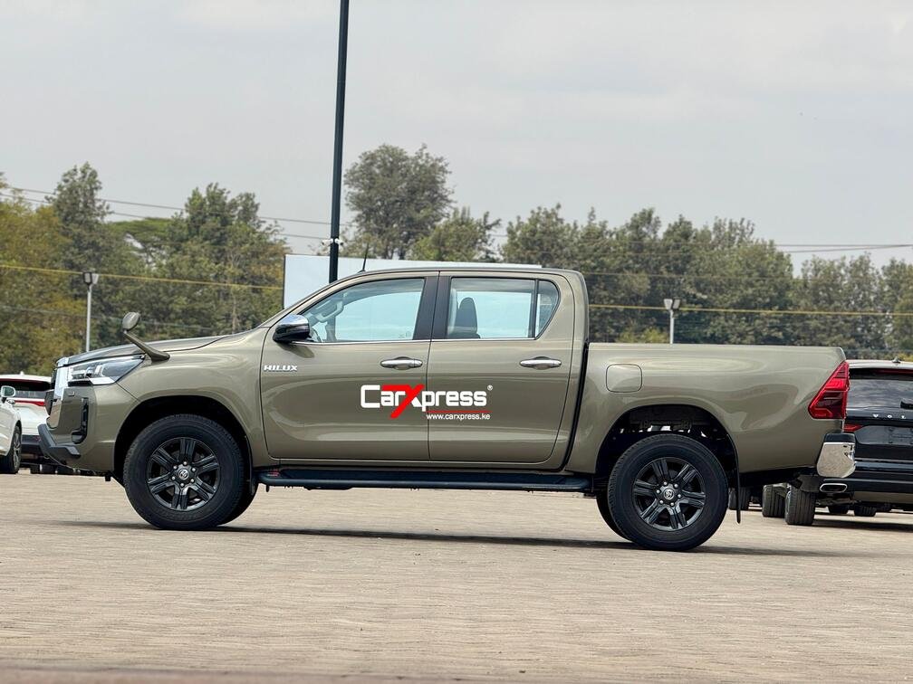 TOYOTA HILUX DOUBLE CAB thumbnail 4