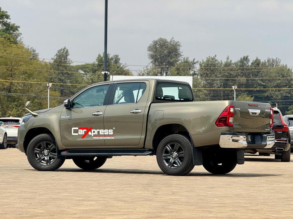 TOYOTA HILUX DOUBLE CAB thumbnail 5
