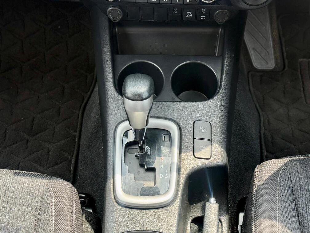 TOYOTA HILUX DOUBLE CAB thumbnail 8