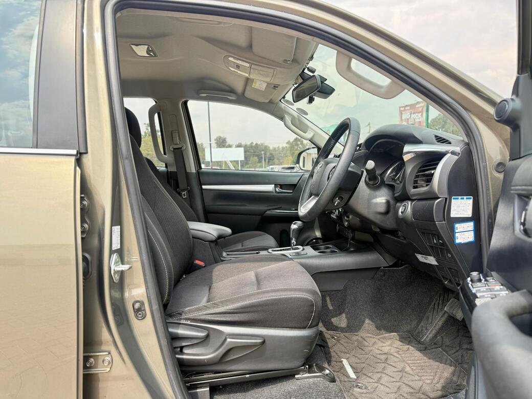 TOYOTA HILUX DOUBLE CAB thumbnail 6