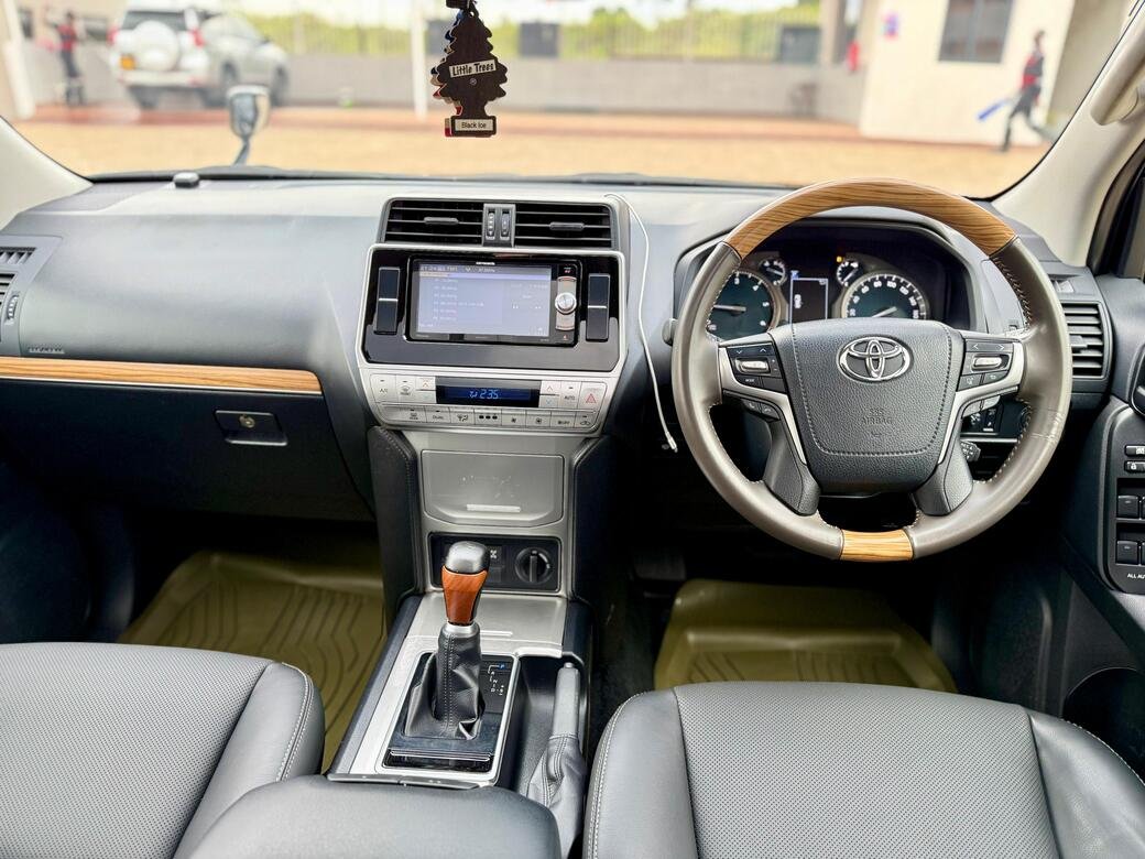 TOYOTA LANDCRUISER PRADO TXL thumbnail 7
