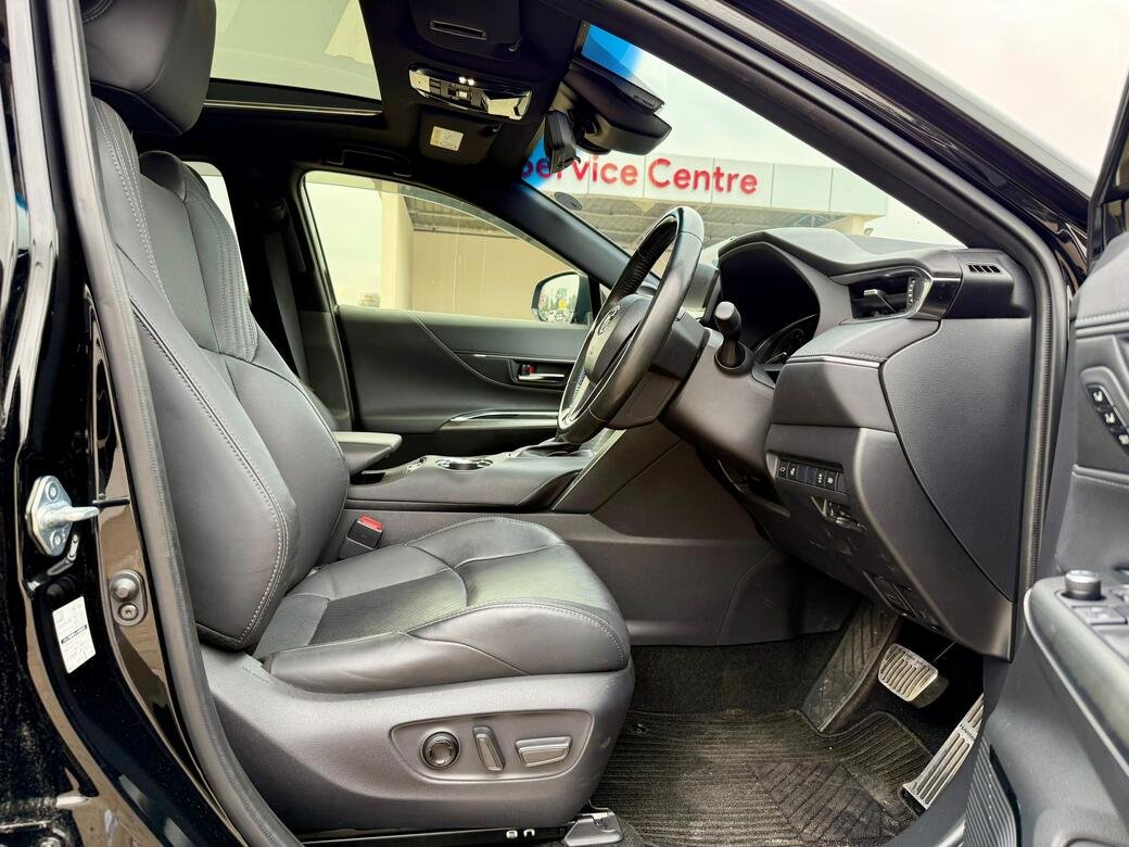 TOYOTA HARRIER thumbnail 6