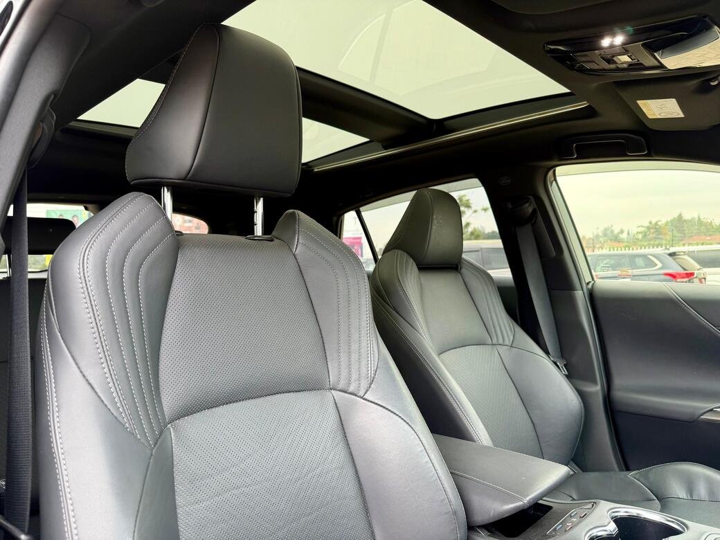 TOYOTA HARRIER thumbnail 7
