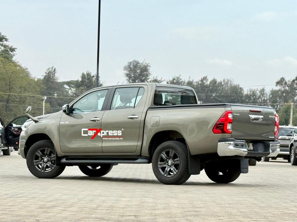 TOYOTA HILUX DOUBLE CAB thumbnail 4