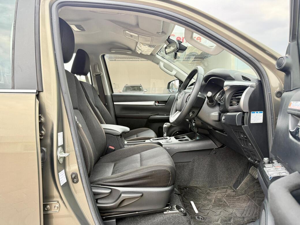 TOYOTA HILUX DOUBLE CAB thumbnail 6