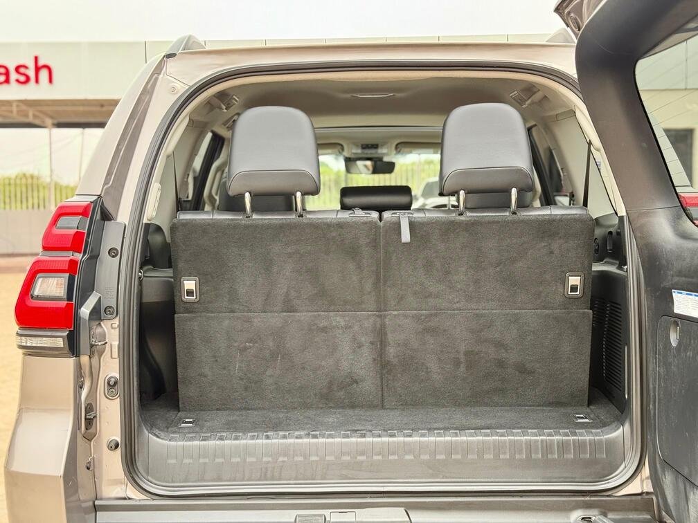 TOYOTA LAND CRUISER PRADO VXL thumbnail 9