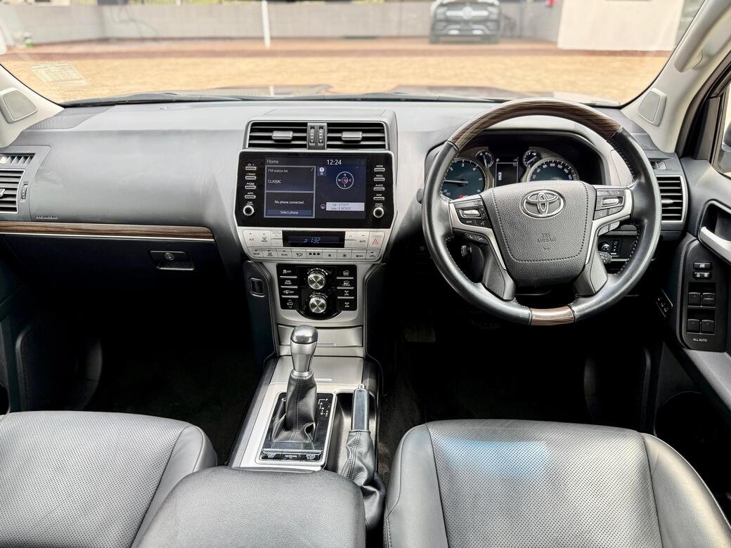TOYOTA LAND CRUISER PRADO VXL thumbnail 6