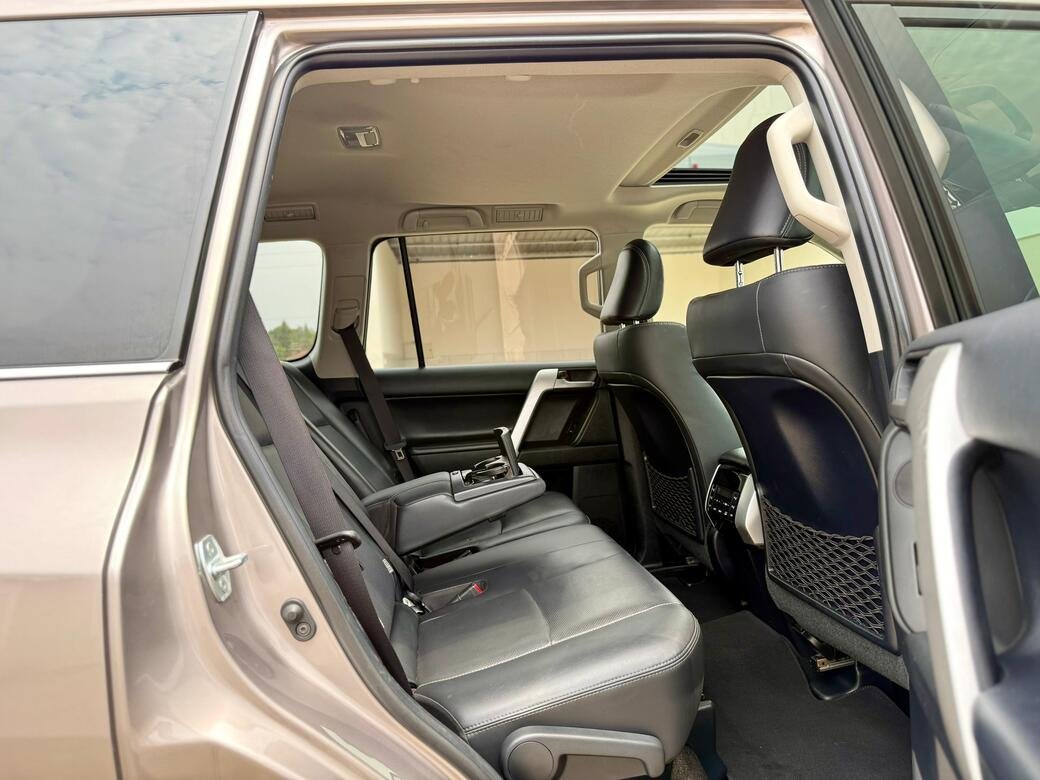 TOYOTA LAND CRUISER PRADO VXL thumbnail 8