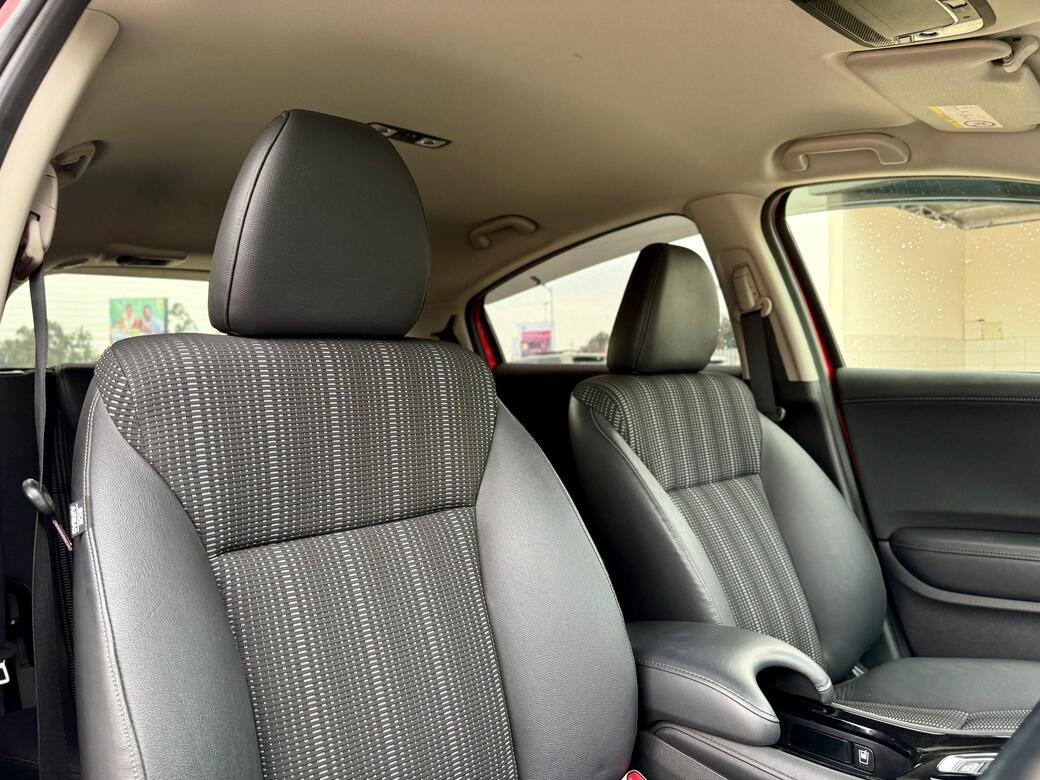 HONDA VEZEL HYBRID thumbnail 8