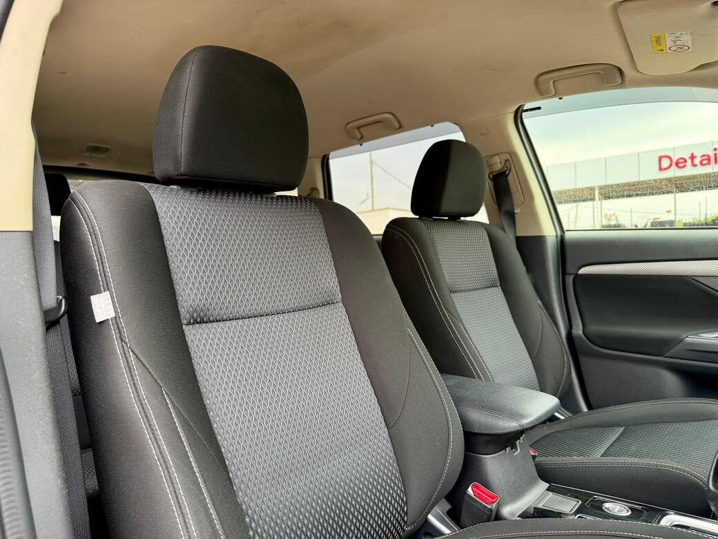 MITSUBISHI OUTLANDER thumbnail 7