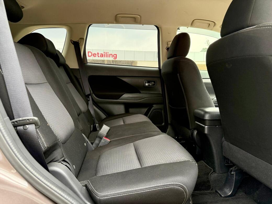 MITSUBISHI OUTLANDER thumbnail 10