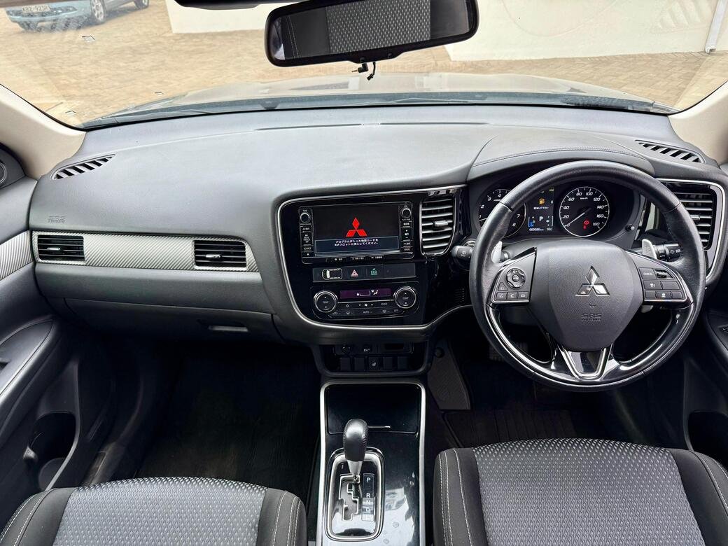 MITSUBISHI OUTLANDER thumbnail 8