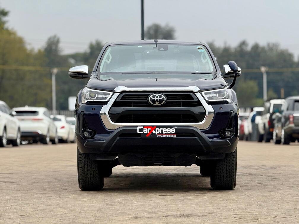 TOYOTA HILUX DOUBLE CAB (TRD OFF-ROAD) thumbnail 3