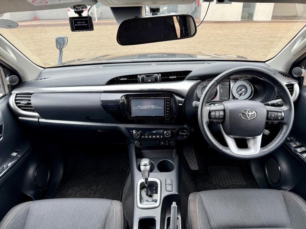 TOYOTA HILUX DOUBLE CAB (TRD OFF-ROAD) thumbnail 8