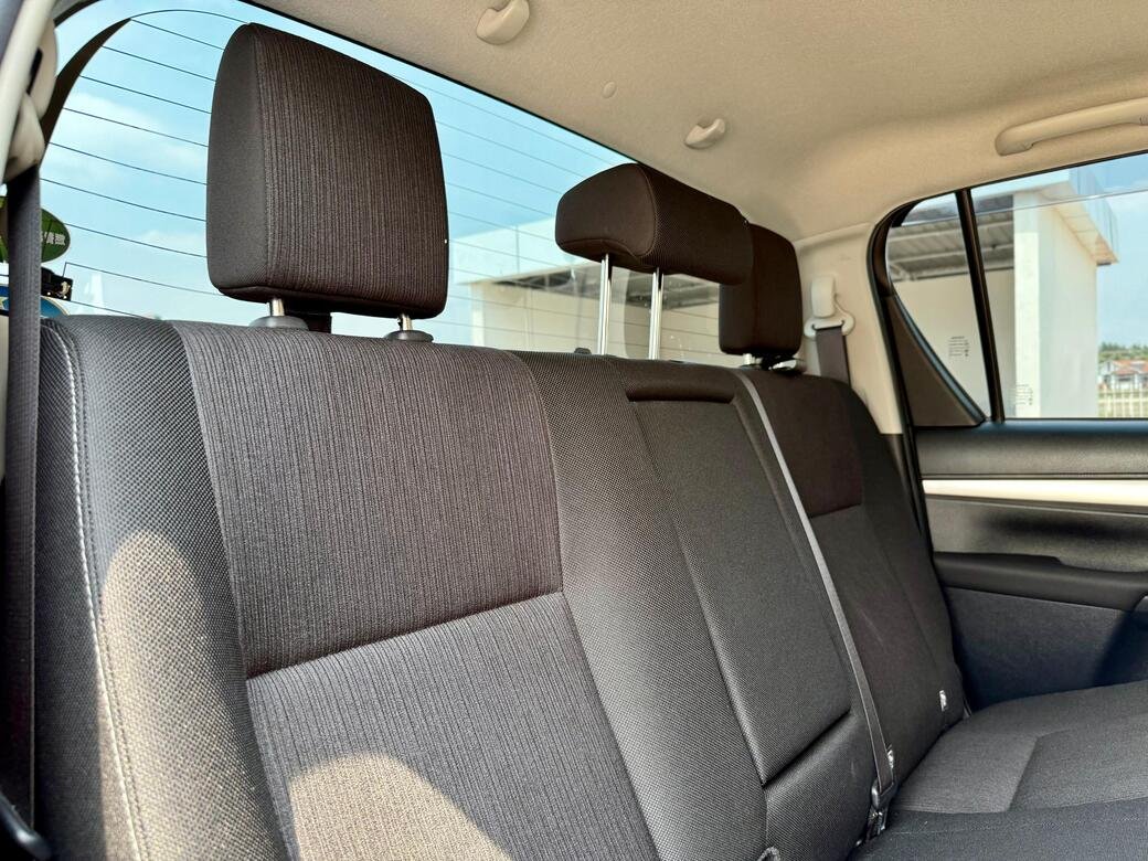 TOYOTA HILUX DOUBLE CAB thumbnail 9