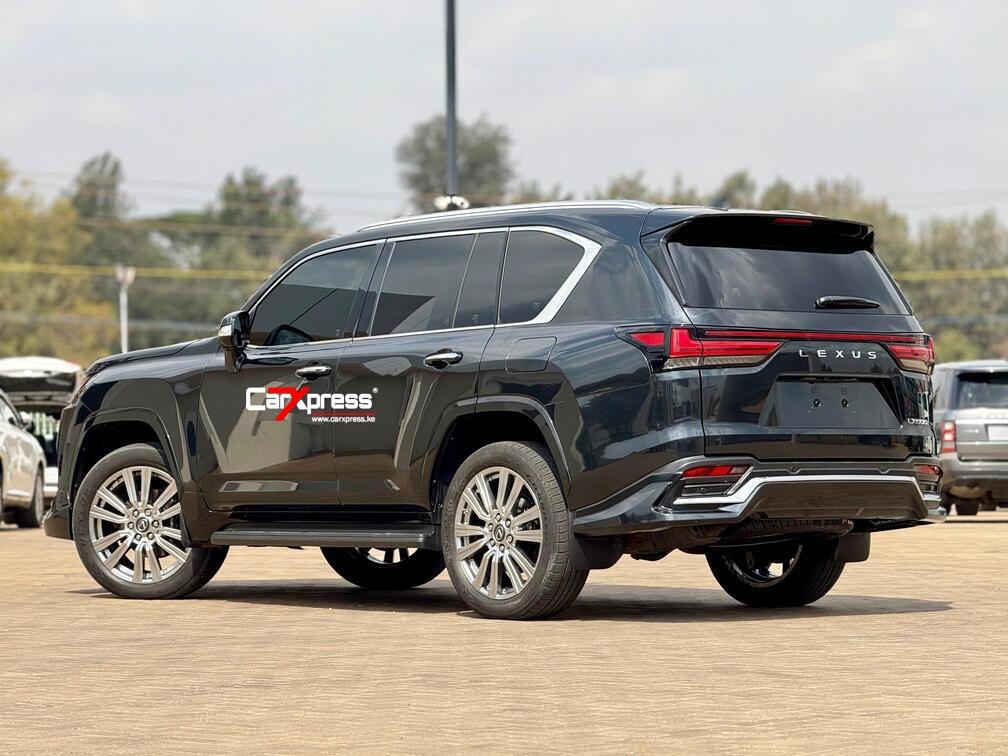 LEXUS LX600 ULTRA LUXURY thumbnail 4