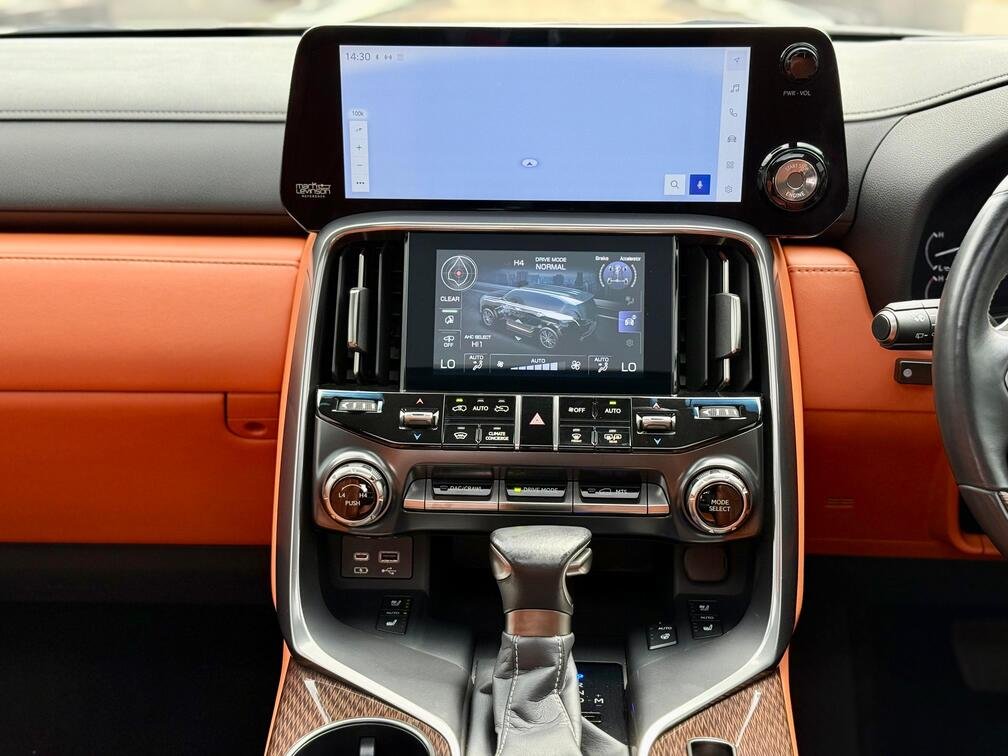LEXUS LX600 ULTRA LUXURY thumbnail 11