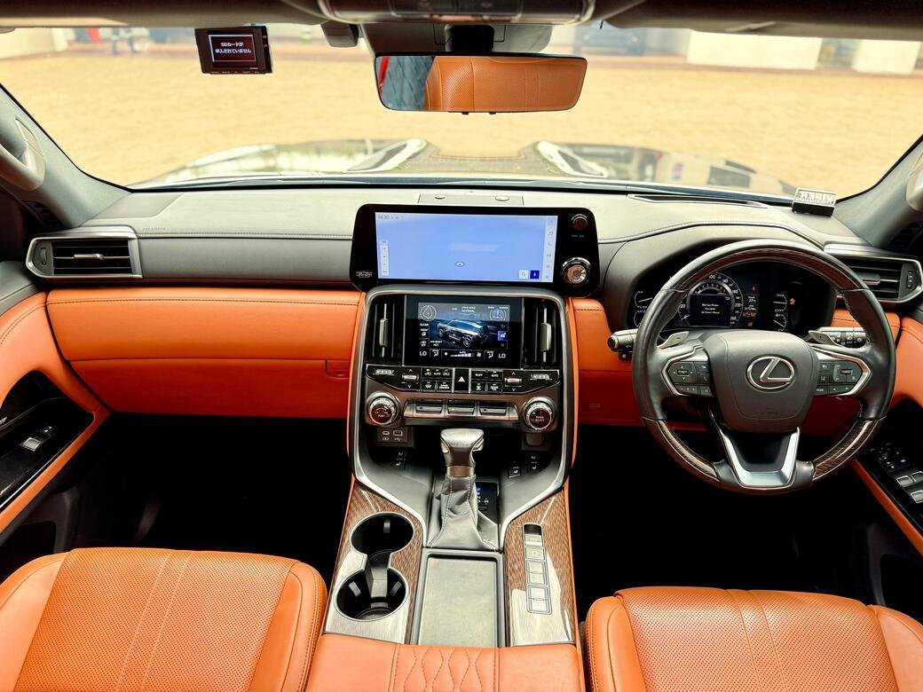 LEXUS LX600 ULTRA LUXURY thumbnail 9