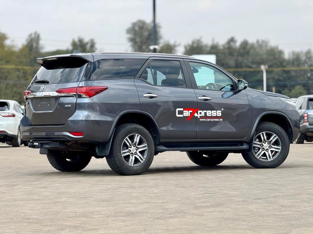 TOYOTA FORTUNER GD-6 thumbnail 4