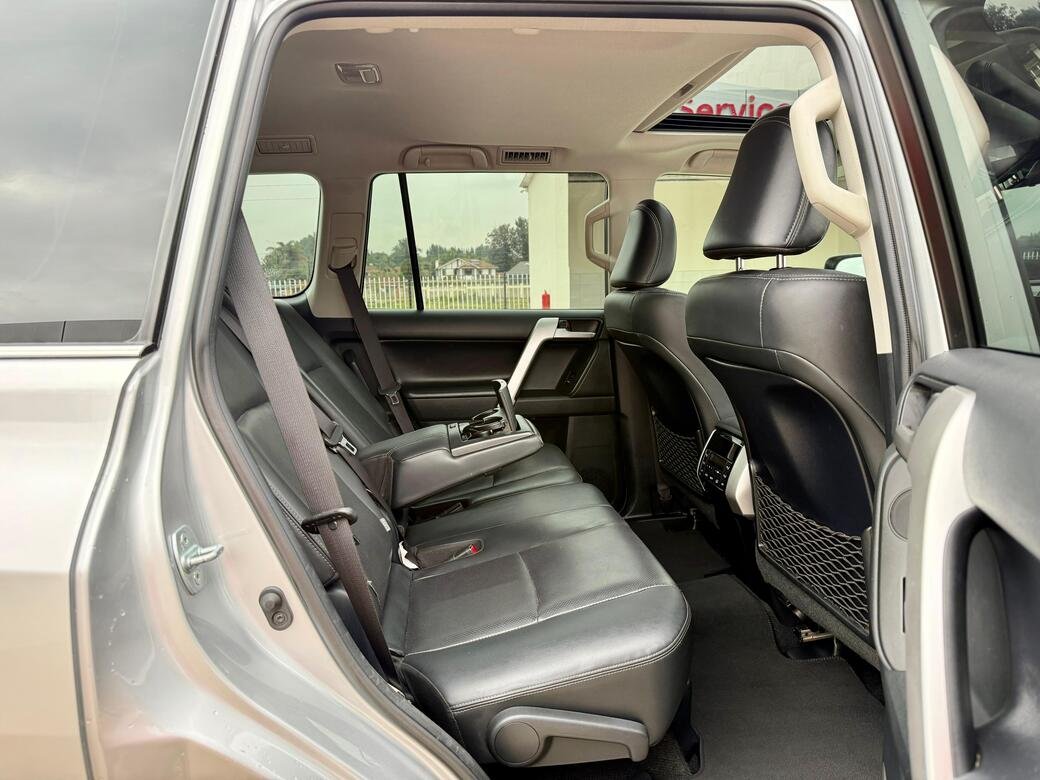 TOYOTA LAND CRUISER PRADO VXL thumbnail 15