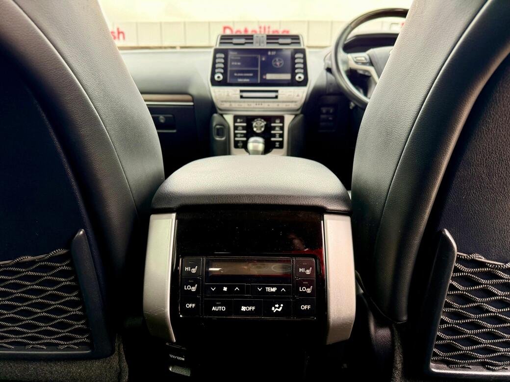 TOYOTA LAND CRUISER PRADO VXL thumbnail 14