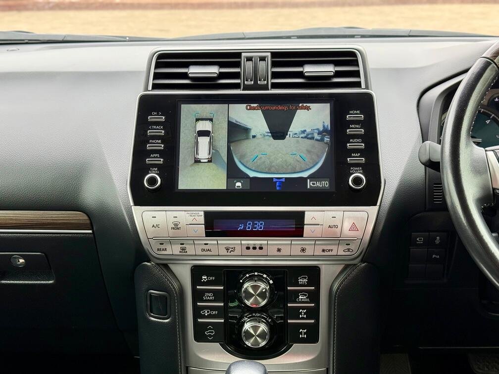 TOYOTA LAND CRUISER PRADO VXL thumbnail 11