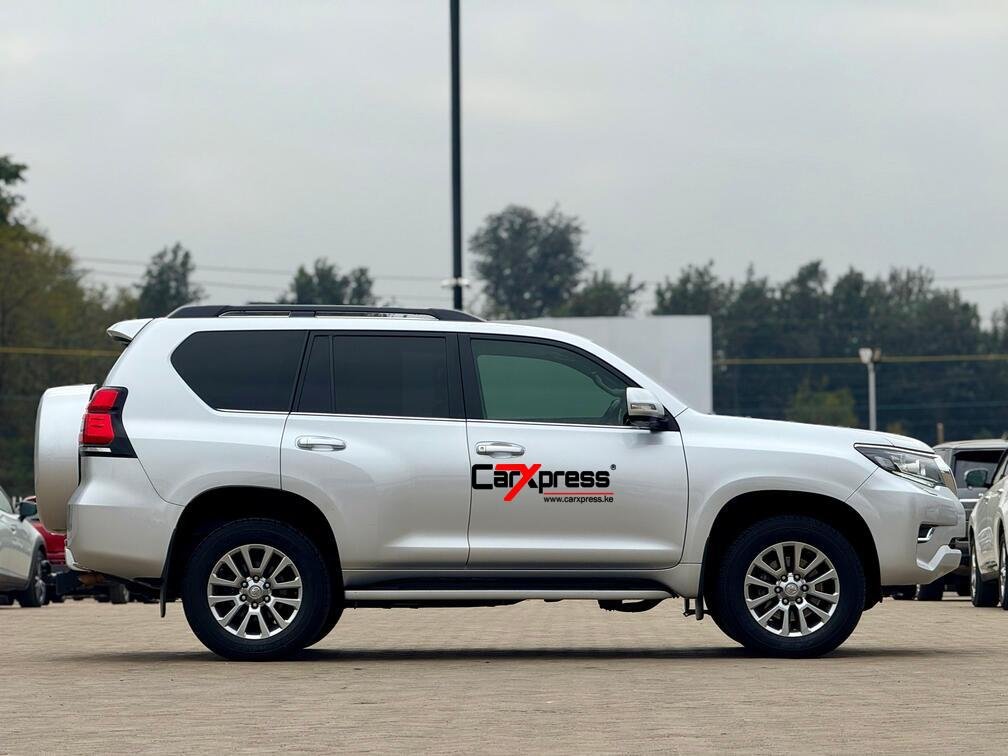 TOYOTA LAND CRUISER PRADO VXL thumbnail 5