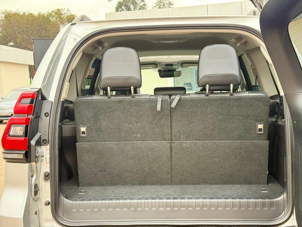 TOYOTA LAND CRUISER PRADO VXL thumbnail 16