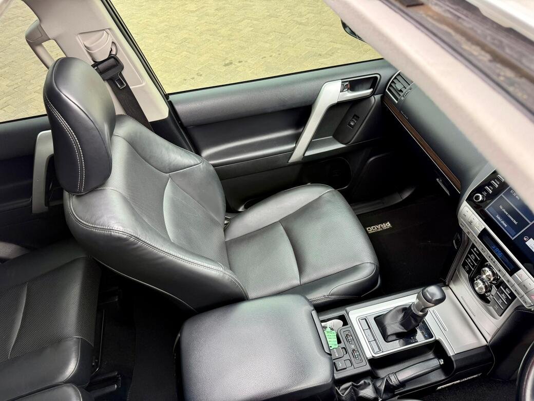 TOYOTA LAND CRUISER PRADO VXL thumbnail 13