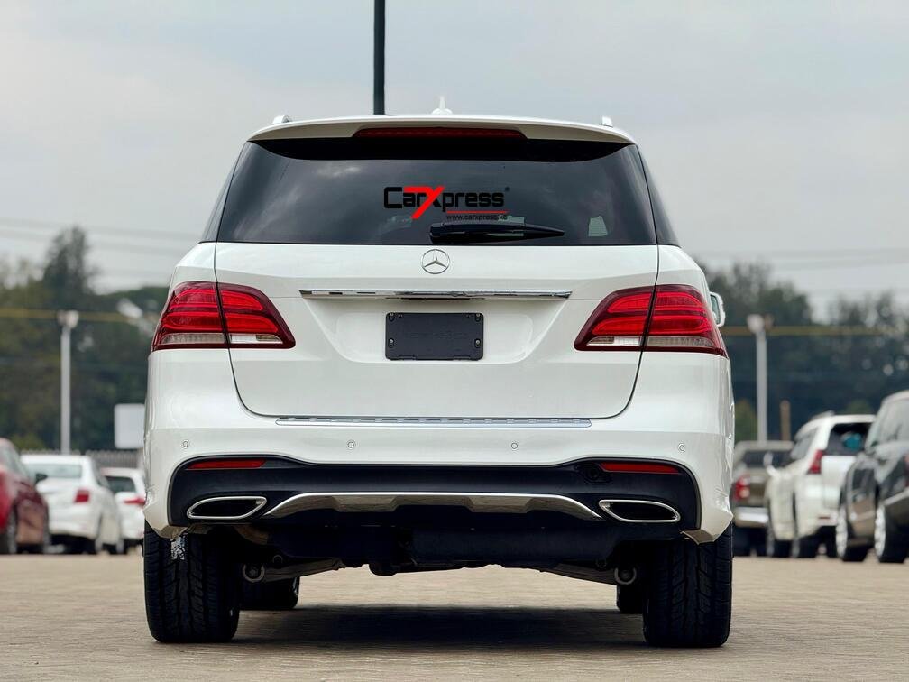 MERCEDES BENZ GLE350d 4MATIC thumbnail 4