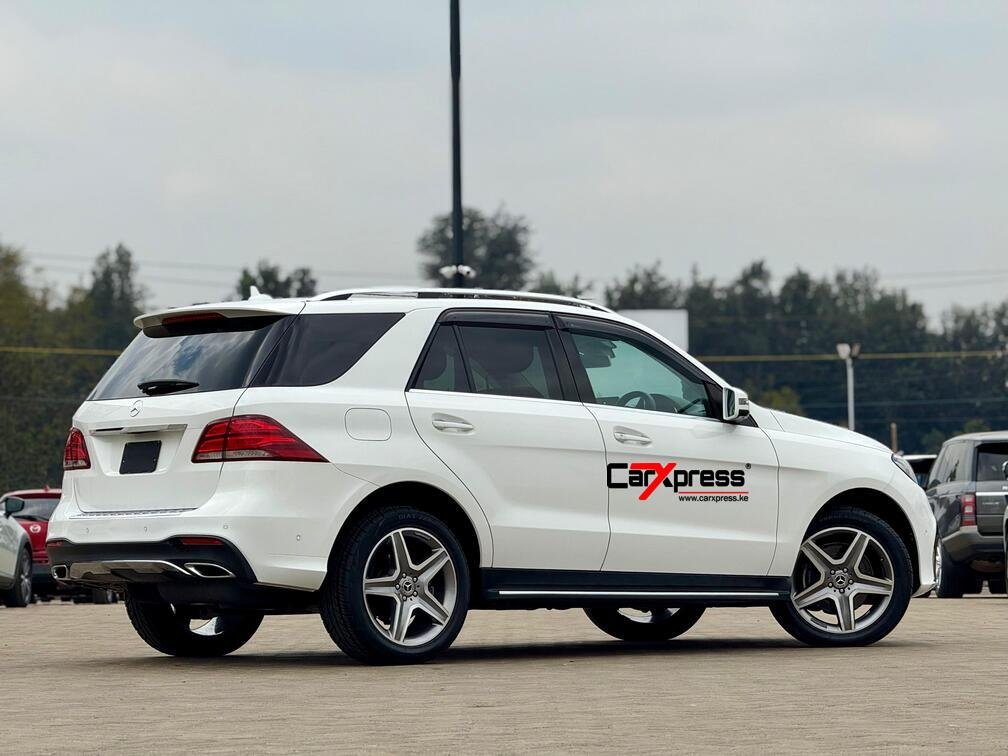 MERCEDES BENZ GLE350d 4MATIC thumbnail 6
