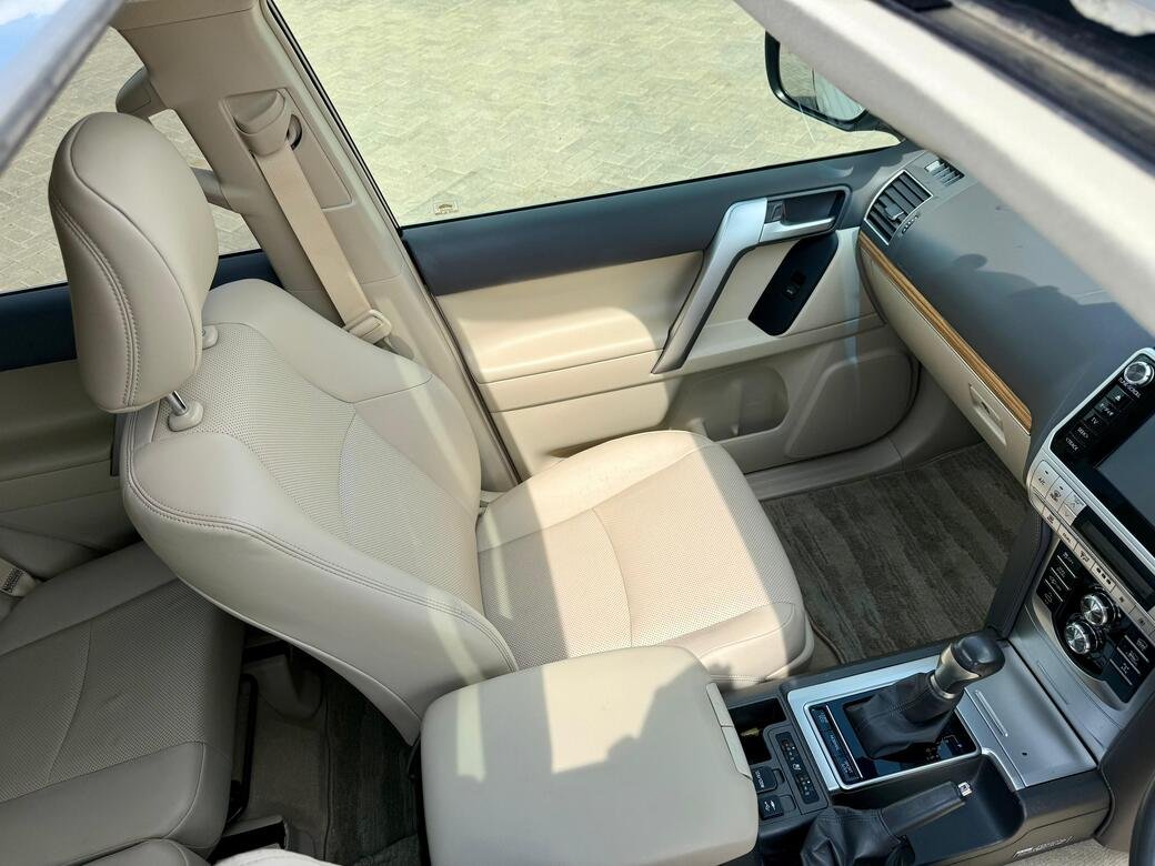 TOYOTA LAND CRUISER PRADO TZG thumbnail 10