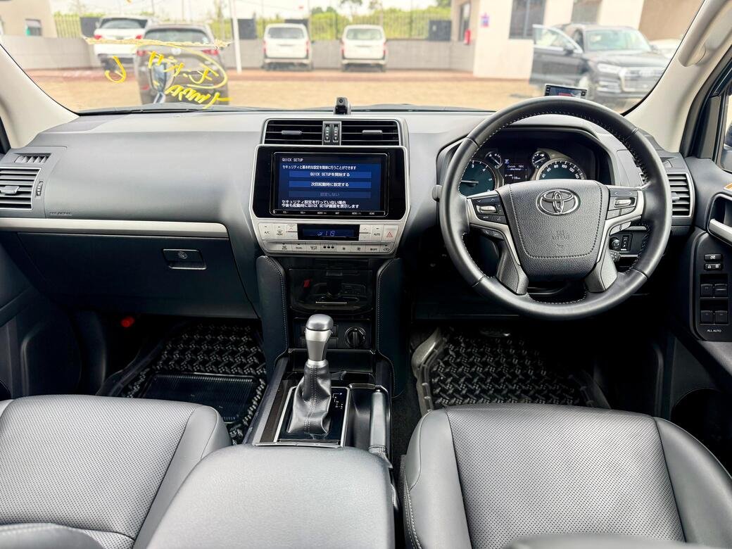 TOYOTA LAND CRUISER PRADO TXL thumbnail 10