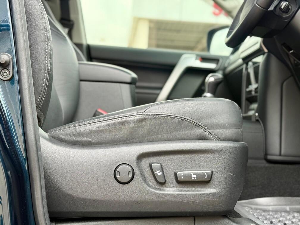 TOYOTA LAND CRUISER PRADO TXL thumbnail 12