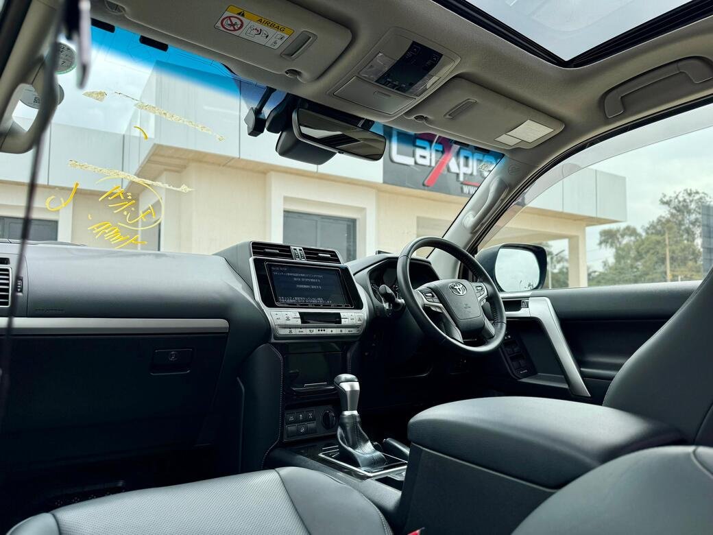 TOYOTA LAND CRUISER PRADO TXL thumbnail 11