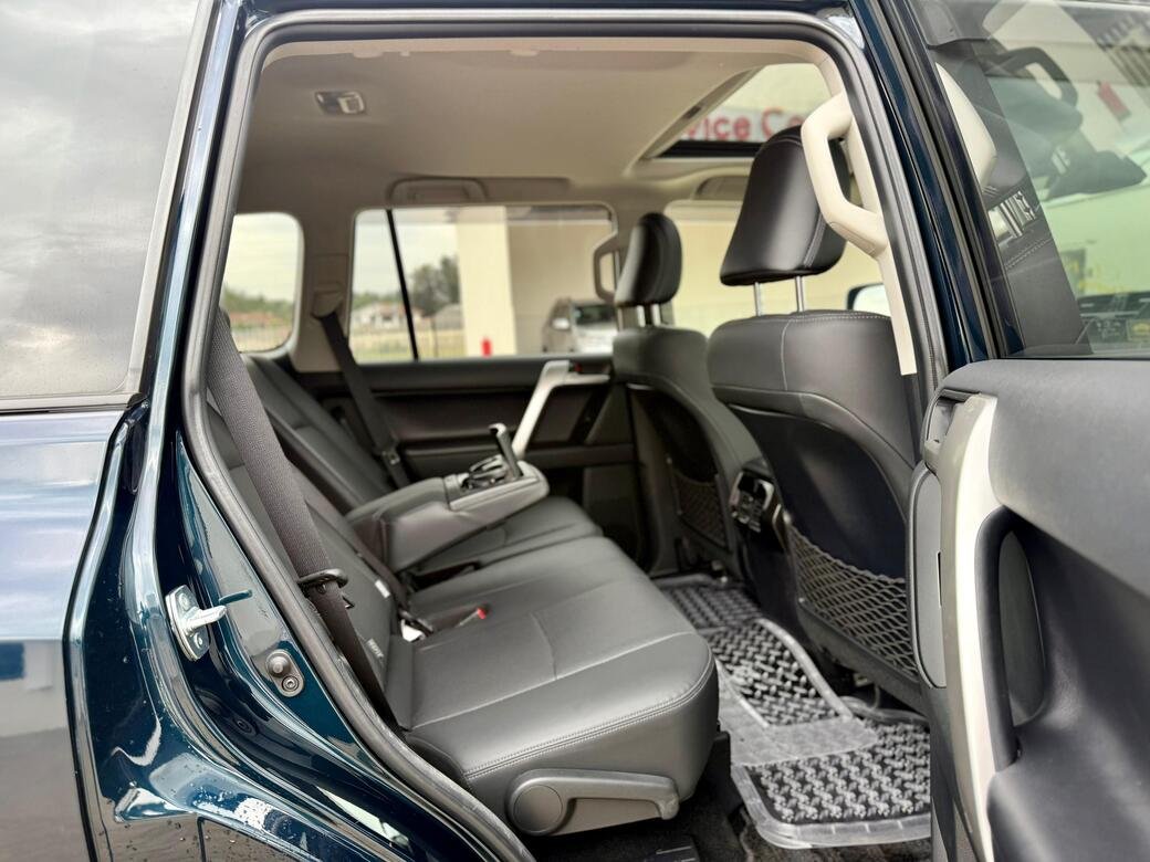TOYOTA LAND CRUISER PRADO TXL thumbnail 13