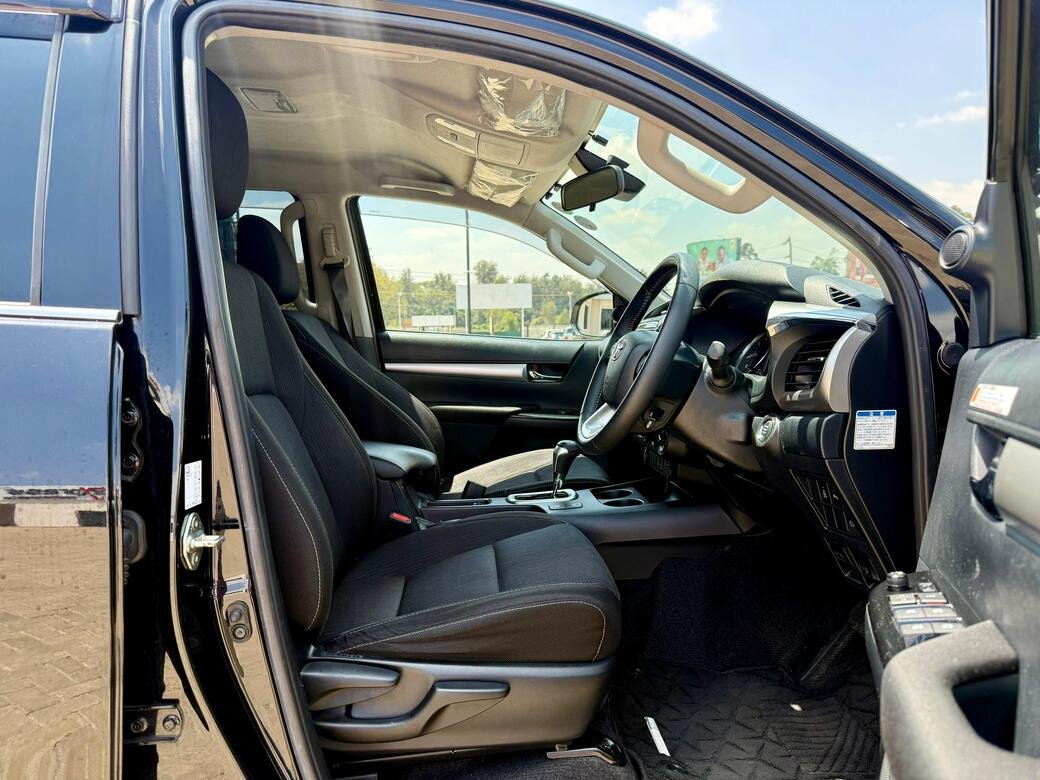 TOYOTA HILUX DOUBLE CAB thumbnail 8