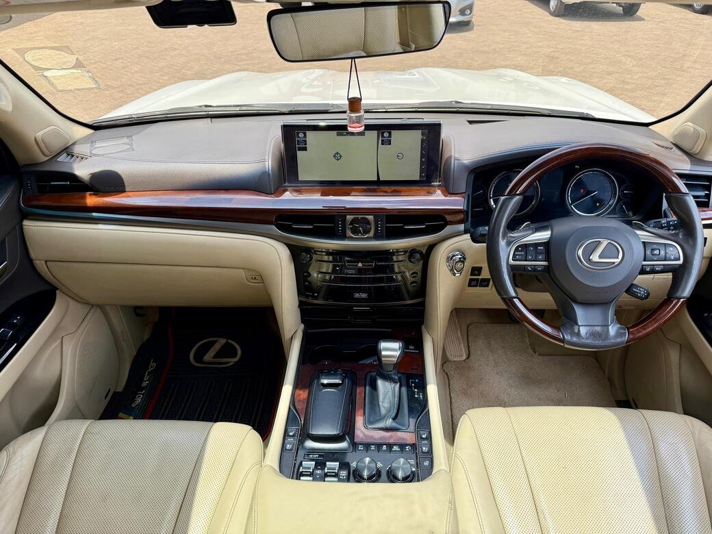 LEXUS LX570 thumbnail 11