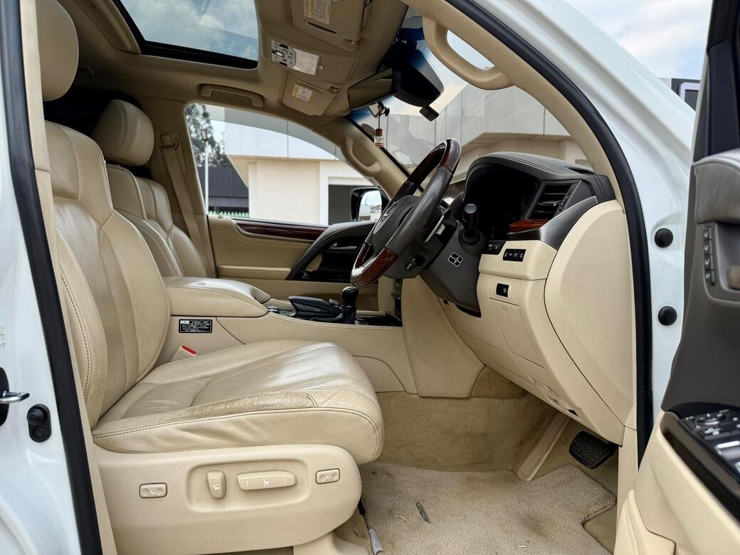 LEXUS LX570 thumbnail 9