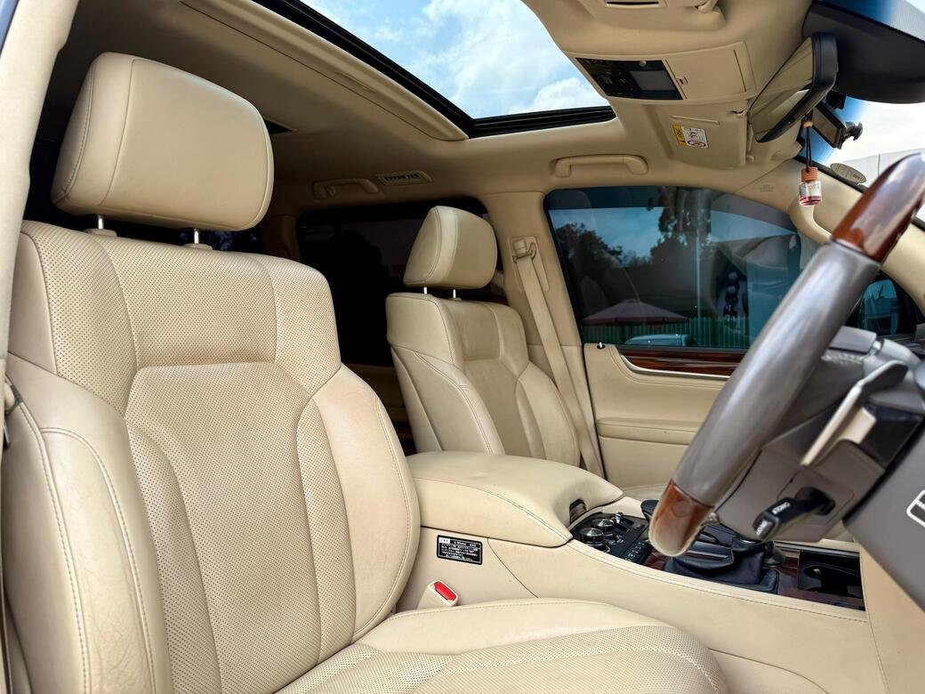 LEXUS LX570 thumbnail 10