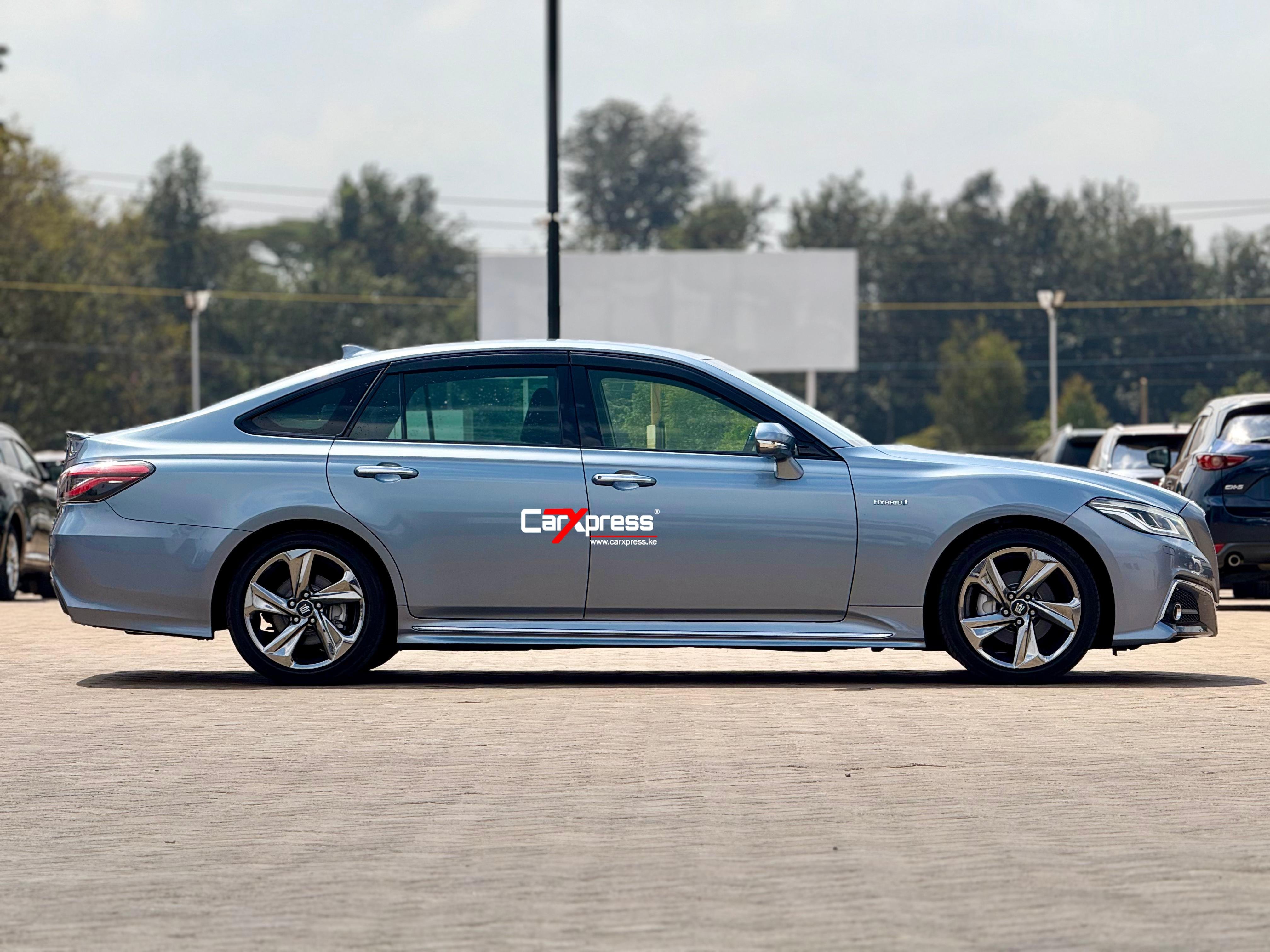 TOYOTA CROWN RS HYBRID thumbnail 6