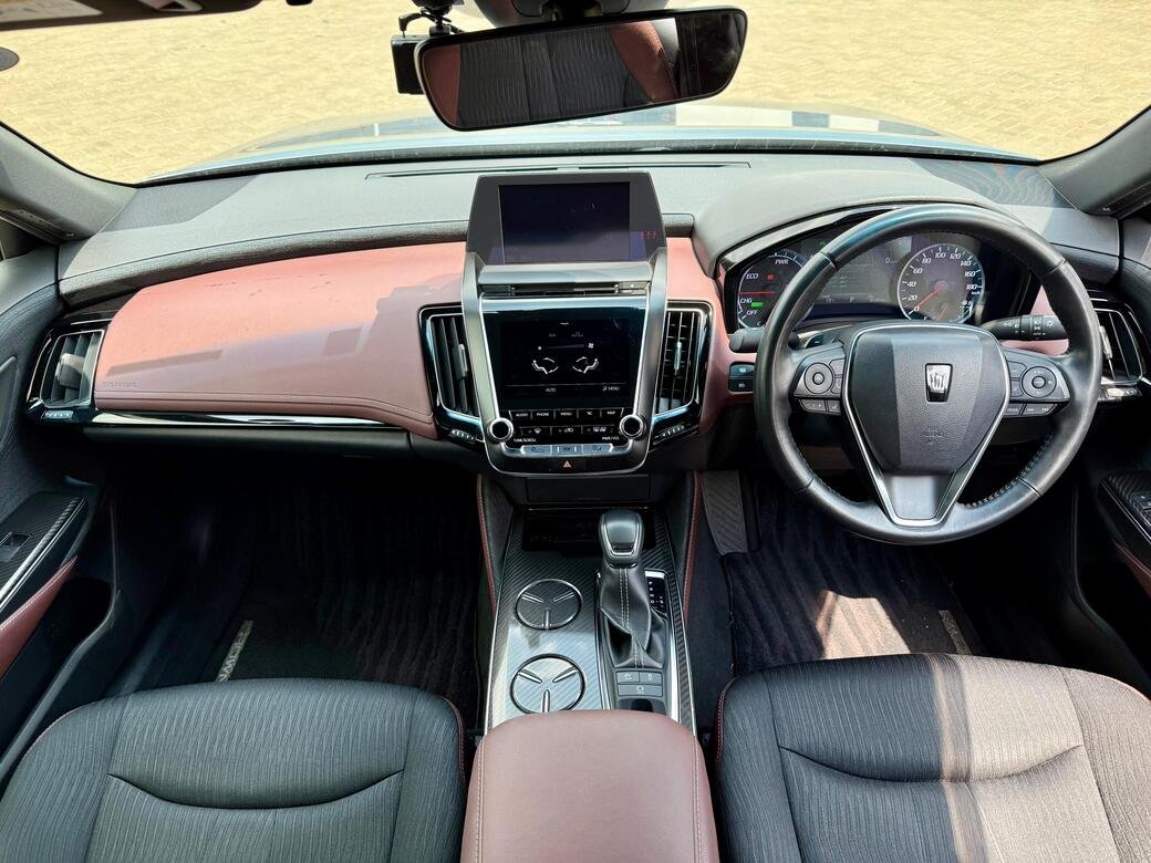 TOYOTA CROWN RS HYBRID thumbnail 11