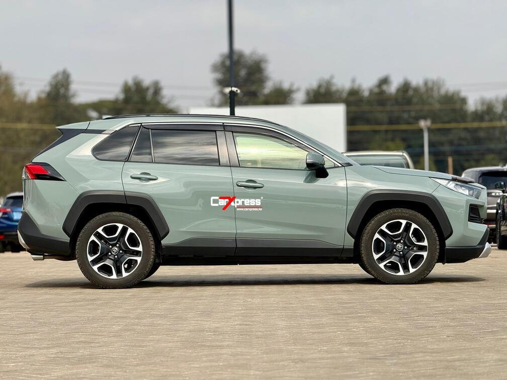 TOYOTA RAV 4 thumbnail 6