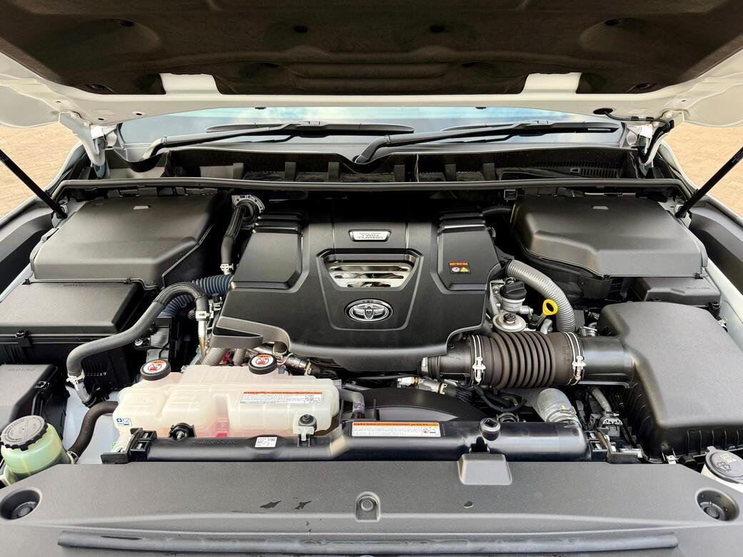 TOYOTA LAND CRUISER 300 SERIES ZX thumbnail 20